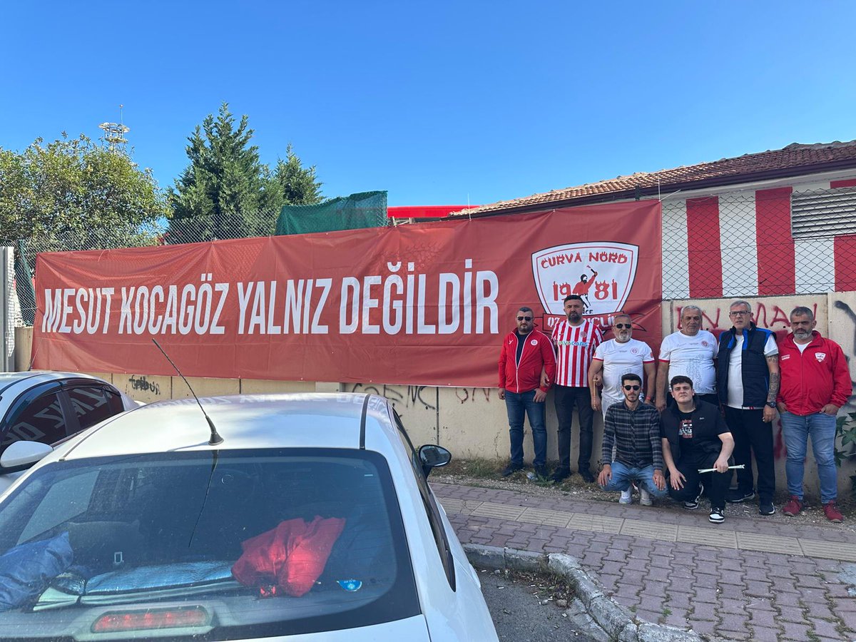 Kepez Belediye Başkanı Mesut Kocagöz'ün tutuklanmasına Antalyaspor taraftarından da büyük tepki var.

Antalya sokaklarında son durum...

#MesutKocagözYalnızDeğildir