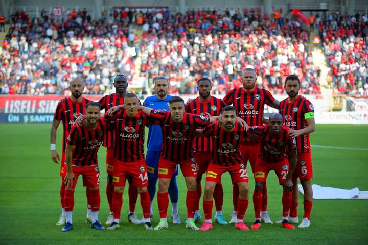 holiganistgobel's tweet photo. >Efsane Milan Kadrosu https://t.co/ajGTahT8e3
