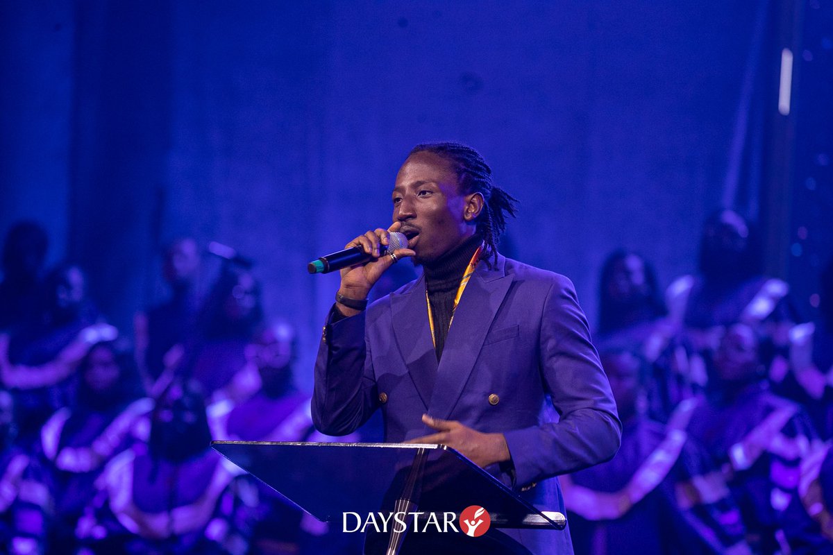 We raised the roof with the sounds of exaltation at our Oregun centre. God has shown us love through His covenant with us and so we are joyful 😃 We worship and glorify Him always. . #SundayService #DaystarOregun