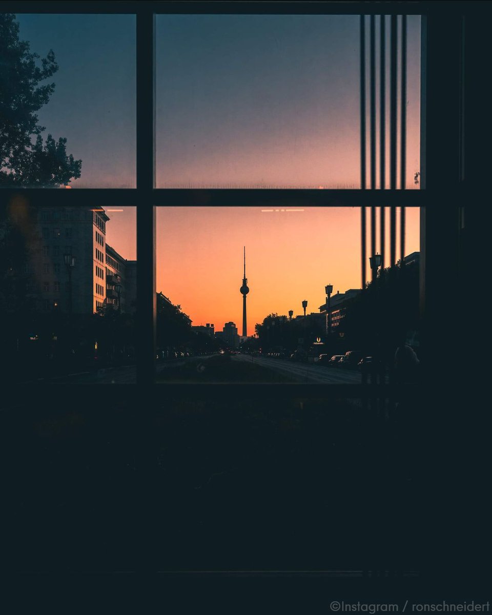 Vacay vibes 🕶️ 🌆 🌴 📷 Instagram / ronschneidert #visitberlin #berlin