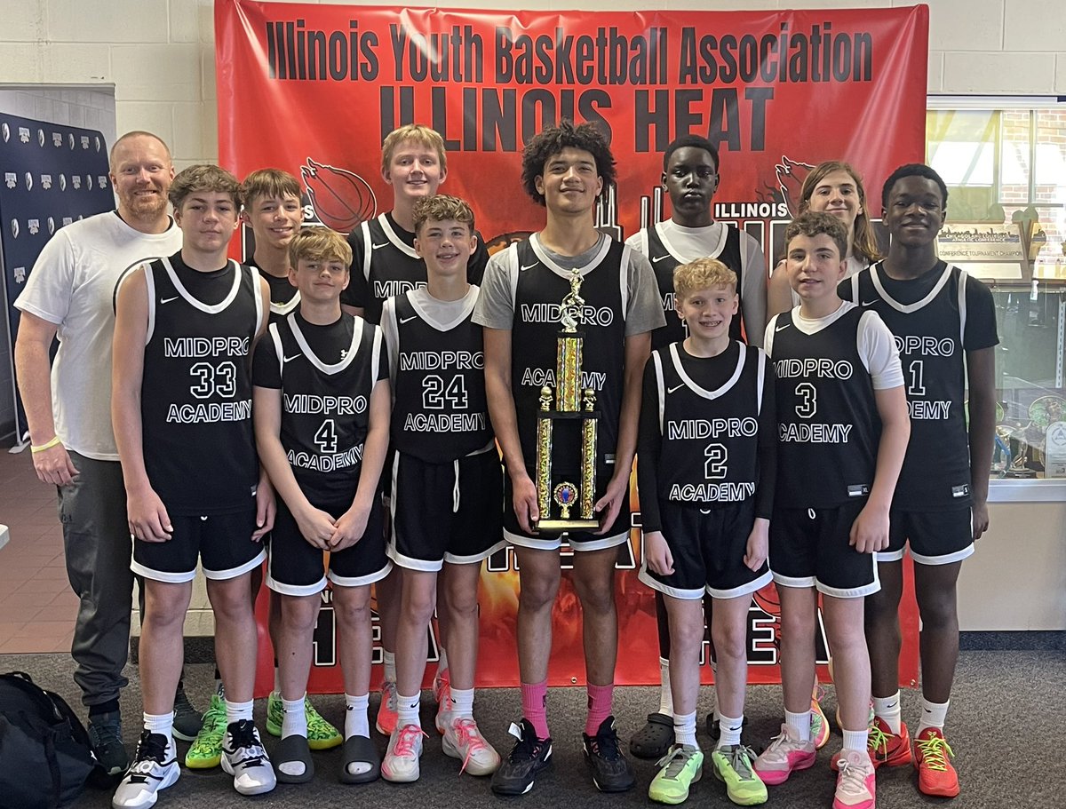 S/O to our 13U Academy Team on winning the Chi-Town Jam Fest! S/O to @LeavonHead2 for having us. #MidProFam