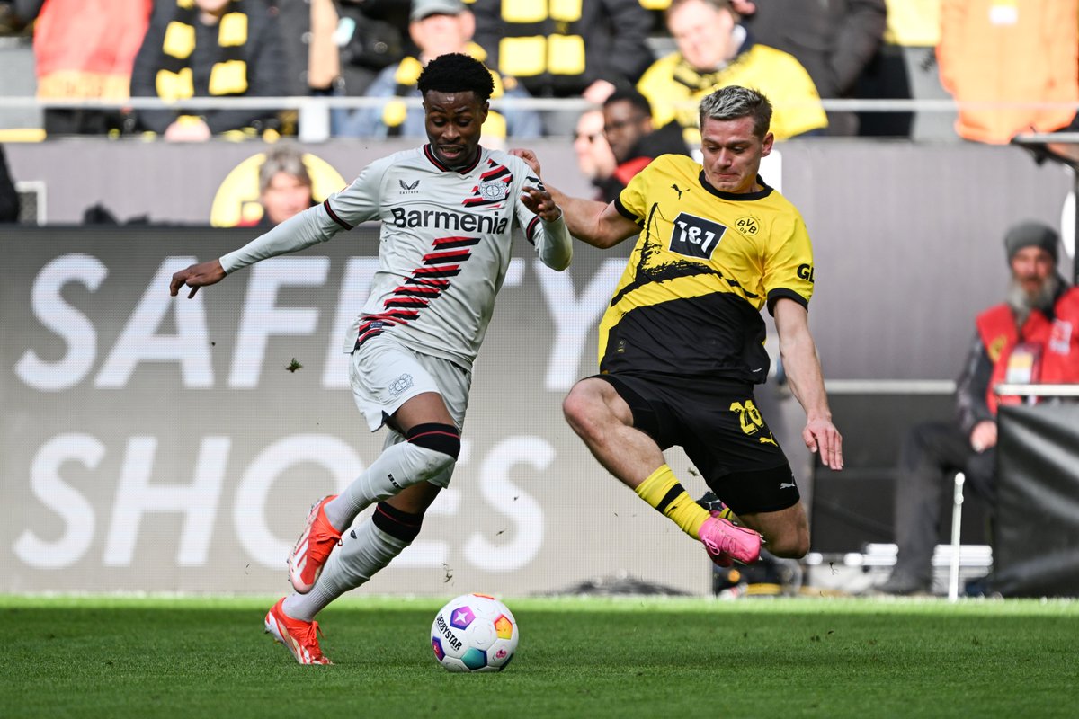 ⏸️ HALBZEIT! Zwischen dem #BVB und #BayerLeverkusen steht es nach 45 Minuten 0:0. 📱 Alle Infos im Live-Ticker: tinyurl.com/2fyp4krs #BVBB04 (Foto: dpa)