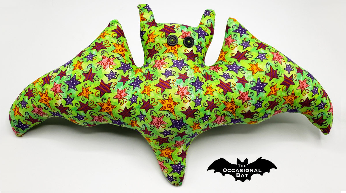 They may not grant wishes, but they sure do brighten up a room! ✨ #bat #handmade #pillow #green #stars #wish #theoccasionalbat #etsy 🌟 theoccasionalbat.etsy.com/listing/171353…