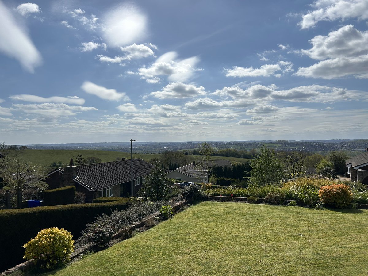 Out and about across Baddeley, Milton & Norton with Cllr Dave Evans (@daveevans188) and Conna from Keele Young Conservatives (almost as good as @warwicktories). Stunning views from Light Oaks. Absolutely ❤️ Stoke-on-Trent!