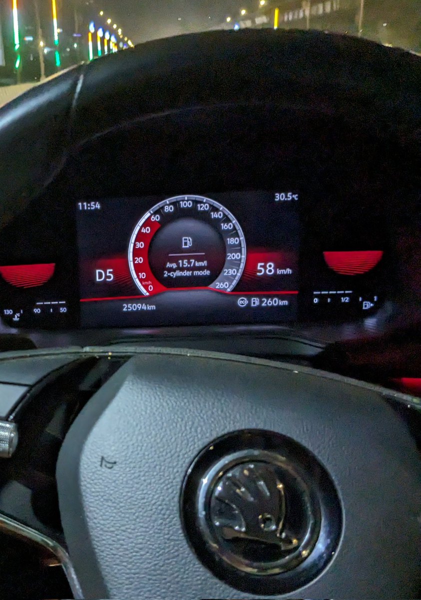 Low load steady cruising triggers cylinder deactivation often. Helps fuel efficiency, unlike in traffic where you're always calling up power thanks to changes in pace. Our #autocarlongtermer #Skoda #Kushaq returned 16+ kpl over a 30km drive at night. @SkodaIndia