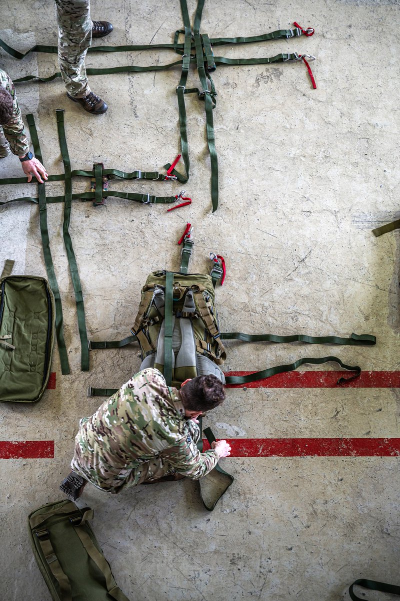 Where did you do your Airborne Training? Check out some photos from 🇧🇪Special Operations Regiment - Belgian Army as they maintain their proficiency.