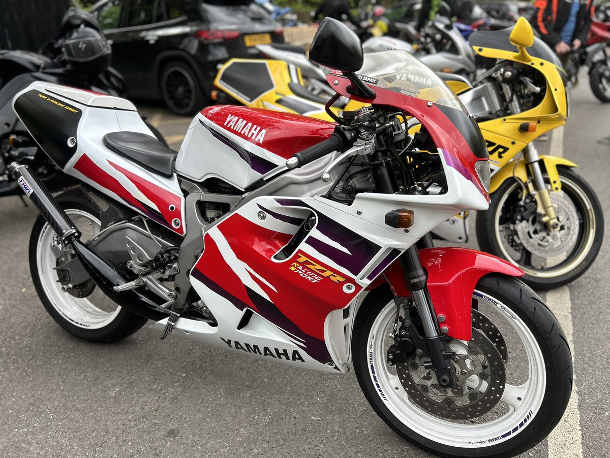 mototingle's tweet photo. 🏍️ Just spotted a pair of legendary Yamaha TZR 2-strokes at Rykas cafe and it's like stepping back into the golden era of motorbikes! 🤩 These beauties still turn heads with their timeless design and distinctive 2-stroke symphony. #YamahaTZR #2StrokePower #RykasCafe 🚴♂️💨✨ https://t.co/4HacXa29dq