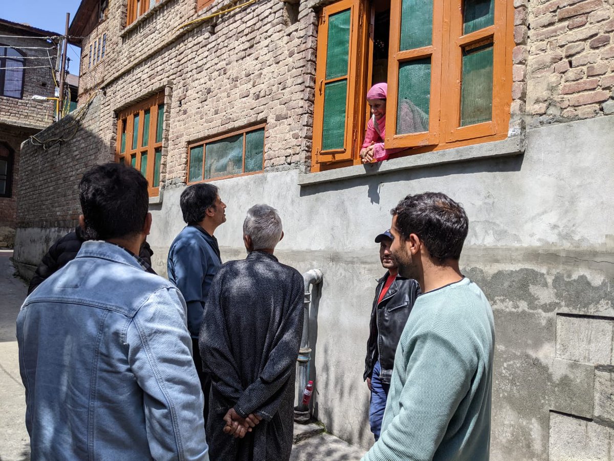 Arif_Laigroo's tweet photo. As our door to door campaign continues, today visited #Chandpora #ZainaKadal #KhankaMoula #KarfaliMohalla #Zaldagar #PatherMasjid #GadudBagh #SHEHREKHAS has been ignored by previous Govts &amp;Lg administration, appeal people vote for @parawahid , assured locals vl take up all issues https://t.co/LB8G6TsRJ1