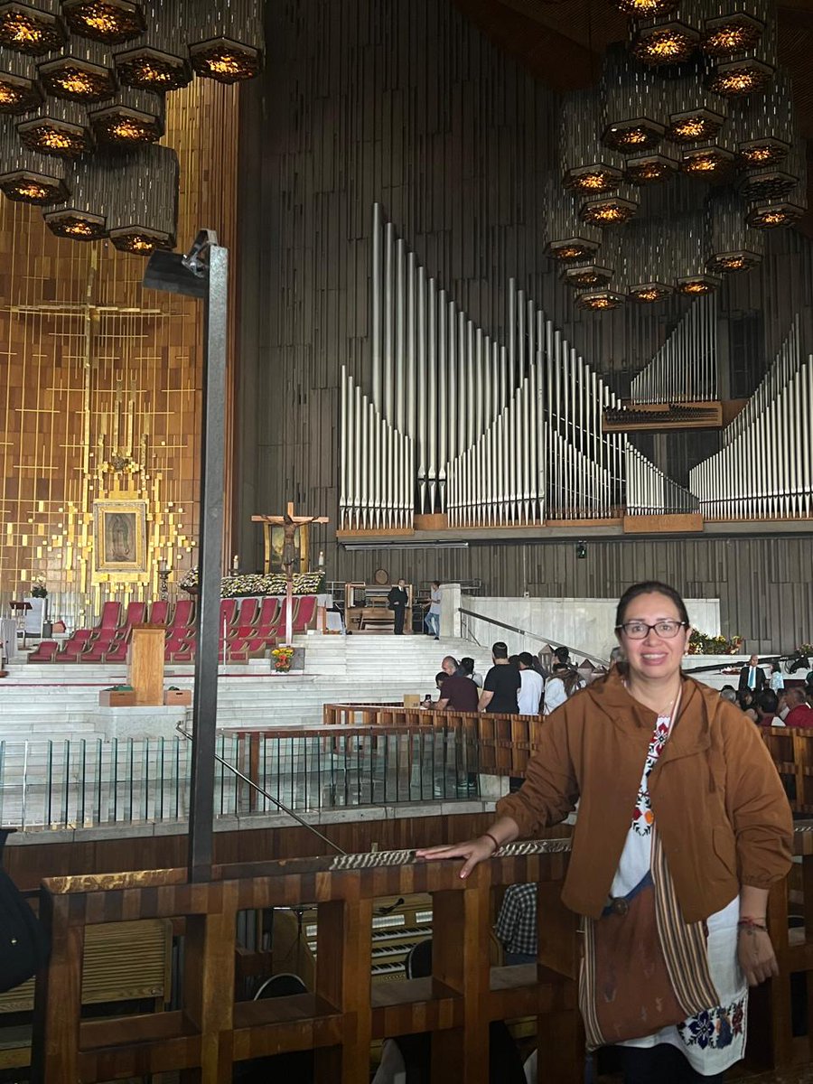 azucenacisneros's tweet photo. ❤️ Ya estamos en La Villa, visitando a nuestra Morena, la Virgencita de Guadalupe para agradecerle por todas sus bendiciones, pedir por el bienestar de Ecatepec y de todo el pueblo de México. #FelizDomingo https://t.co/HZNF9vuZJD