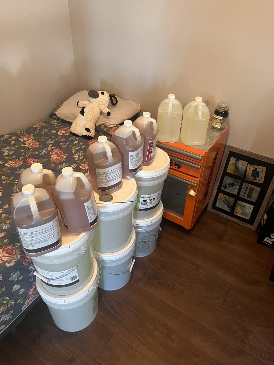 CarsonKuntz1's tweet photo. Full re-stock of thunderbolt in 5 gallon pails. Got more true pearl in the 4L jugs. Also now have thunderbolt in 4L jugs! https://t.co/gxyOvwbSjy