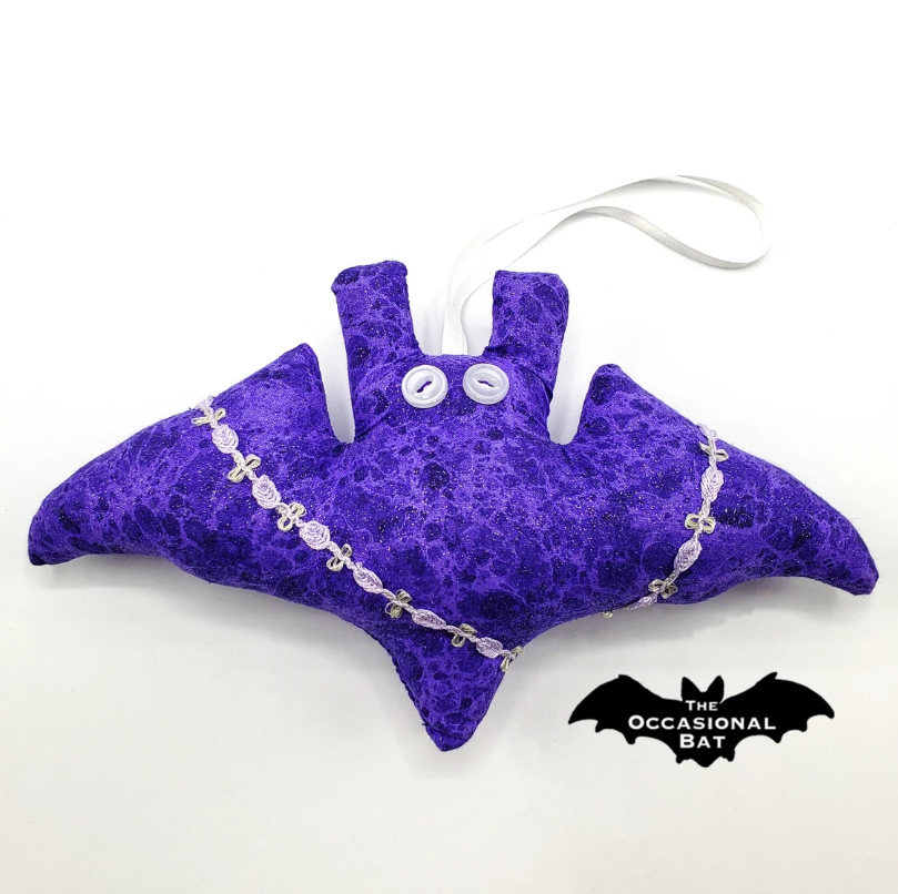 Don't be green with envy, be purple with admiration for this fabulous flyer. 💜 #bat #handmade #ornament #purple #sparkle #lavender #flower #trim #oneofakind #theoccasionalbat #etsy 💜 theoccasionalbat.etsy.com/listing/170014…