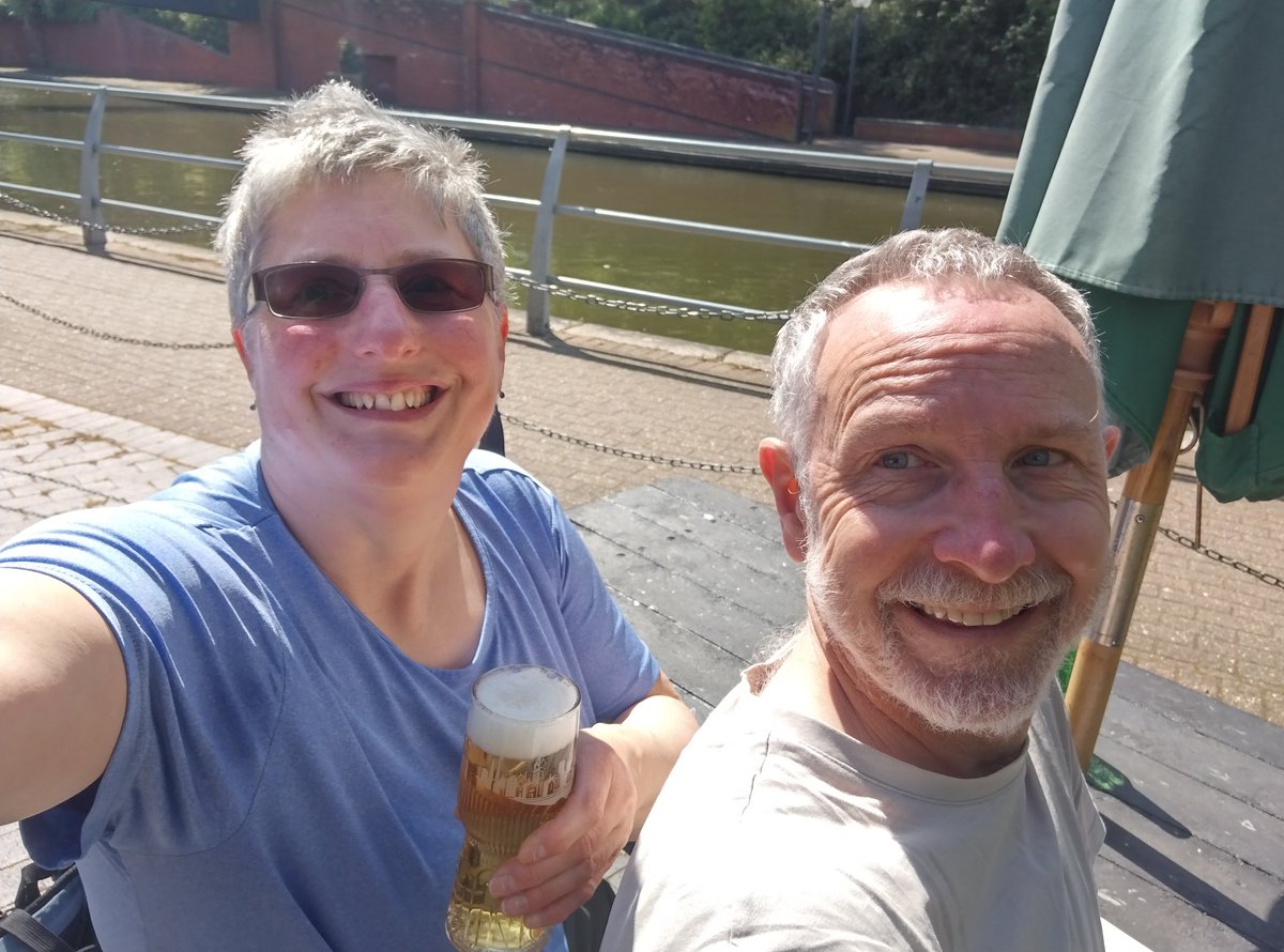 Walked the rest of the @CanalRiverTrust  #StourbridgeCanal with @johnfkilcoyne. Industrial heritage, #WordsleyJunction, called in at the @RedhouseCone & explored the #FensBranchCanal too. Came back through #DelphLocks on the #DudleyNo1Canal & stopped for a beer in the sunshine.
