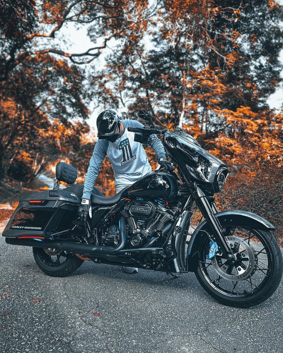 🤘#harleydavidson #harley #harleydavidsonmotorcycles #harleydavidsongalicia #harleydavidsongirl #harleygirl #harleylife #bikergirl #garajeclandestino #iron883 #streetrod #fortyeight #lowrider #fatboy #softail #breakout #streetbob #roadgilde #rodadking #vrodmuscle #custom #motobik