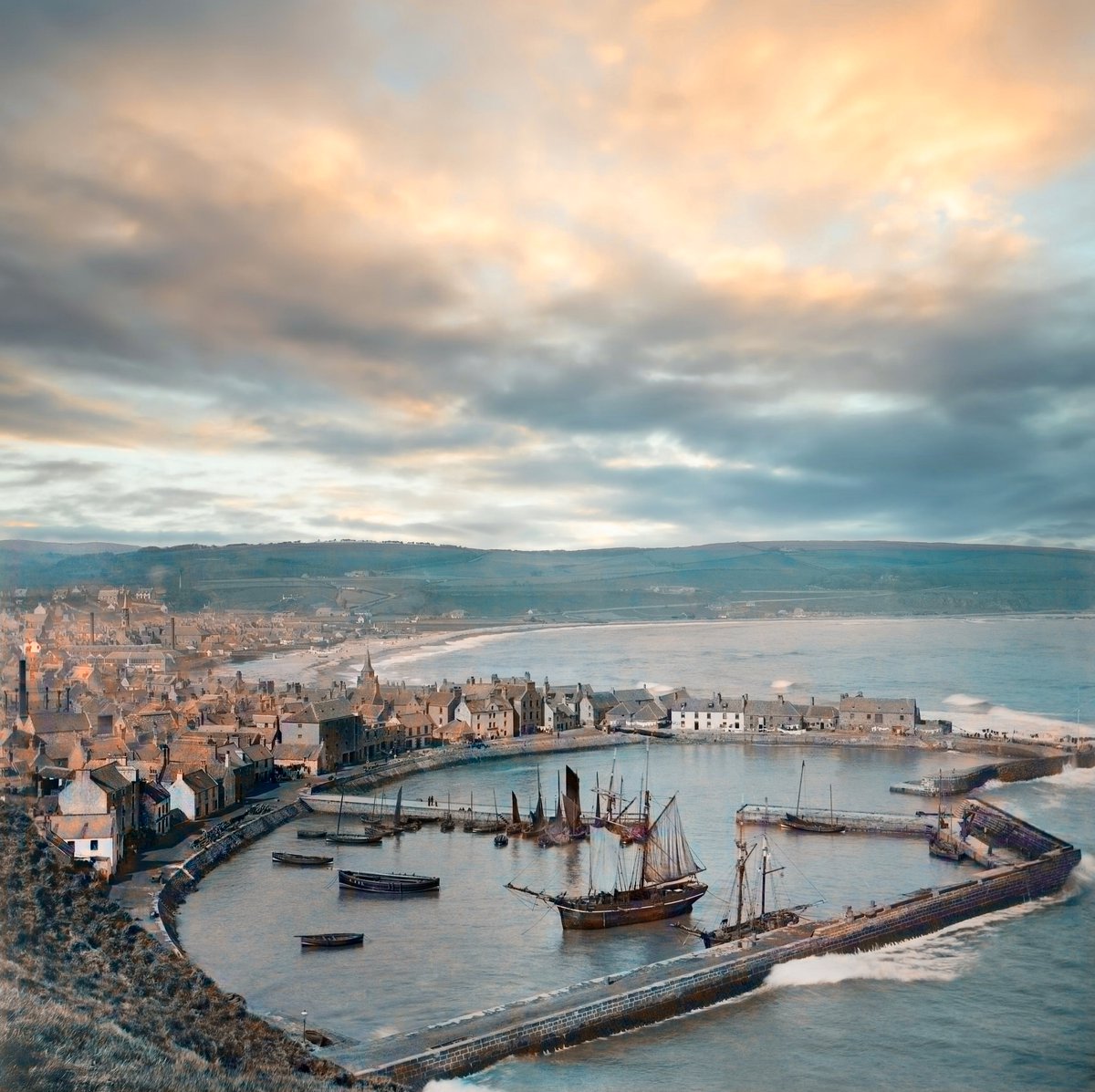 Stonehaven harbour - old pic restored & coloured
@visitabdn @VisitScotland @ScotsMagazine 
#ThePhotoHour #StormHour #Stonehaven #Aberdeenshire #Scotland