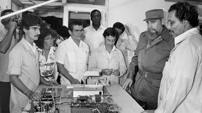 En medio del Período Especial, por iniciativa del Comandante en Jefe, un 21 de abril de 1994 surge el Ministerio de Ciencia, Tecnología y Medio Ambiente. 

#Fidel siempre tuvo claro que uno de los pilares del desarrollo del país era la ciencia y el pensamiento. 

#Cuba 🇨🇺