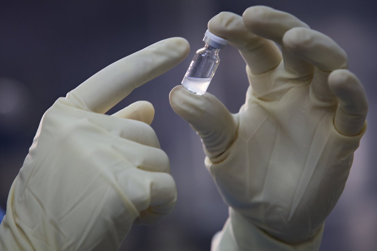 En su 30 aniversario felicitamos a nuestras mujeres y hombres de #Ciencia. 

"...hay un gobierno revolucionario (...) que necesita de los científicos, que necesita de los investigadores; porque es el minuto en que todas las inteligencias tienen que ponerse a trabajar...” #Fidel