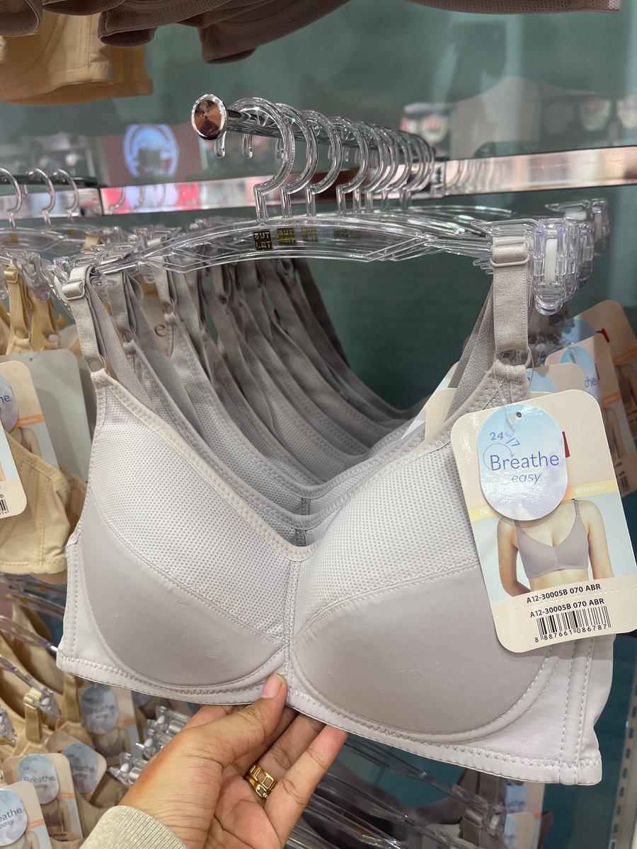 ⚠️KHAS UNTUK GIRLS YANG SUKA BRALESS MASA TIDUR ⚠️ You guys nak tahu tak, i jumpa breathe easy bra? Serioussss korang pakai 24hrs/7 pun tak apa sebab selesa gila. I beli tadi skskskskks sponge jenis nipis, material sejuk lembut sangat!!!!