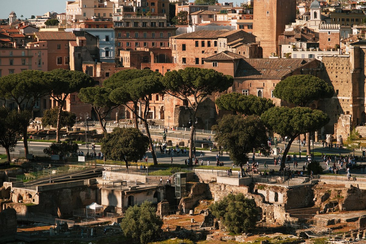 In questa città ho archiviato sorrisi, carezze e abbracci, lacrime, sogni e illusioni, lesioni eterne e labbra che darei tutto per ribaciare... Roma, sei stata e sarai sempre il più grande amore della mia vita! ~ Un giorno ti racconterò~ 📸 mia #NatalediRoma