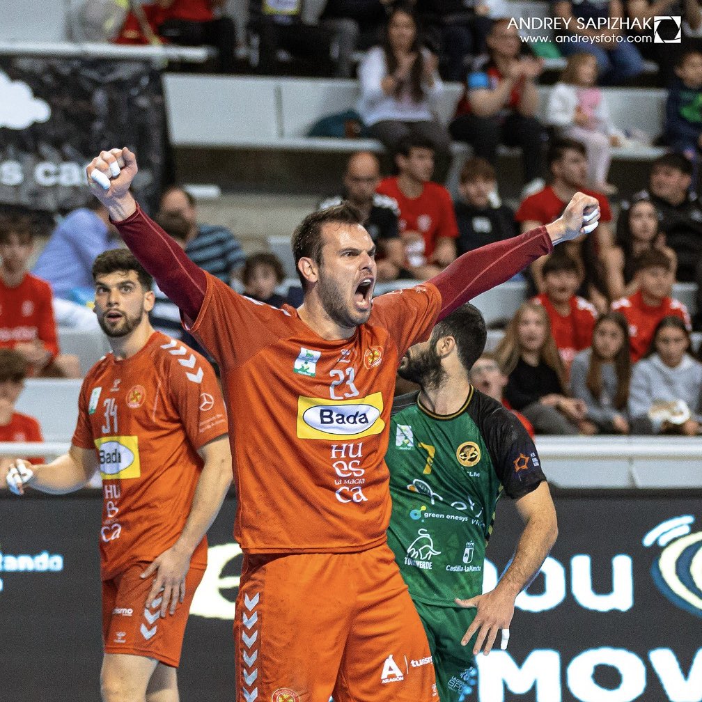 BmHuesca's tweet photo. ✌️ 𝙴𝚕 𝚟𝚒𝚎𝚛𝚗𝚎𝚜 𝚏𝚞𝚎 𝚞𝚗 𝚐𝚛𝚊𝚗 𝚙𝚊𝚛𝚝𝚒𝚍𝚘 😊

🤔 𝘝𝘰𝘴𝘰𝘵𝘳𝘰𝘴 𝘵𝘢𝘮𝘣𝘪𝘦𝘯 𝘭𝘰 𝘷𝘦𝘪𝘴 𝘦𝘯 𝘭𝘢𝘴 𝘧𝘰𝘵𝘰𝘴 𝘥𝘦 Andrey Sapizhak⁉️

#BadaHuesca #HuescaLaMagia #LigaPlenitude #ASOBAL #HCACQN #Balonmamo #Handball https://t.co/b7PzvSP2Ug