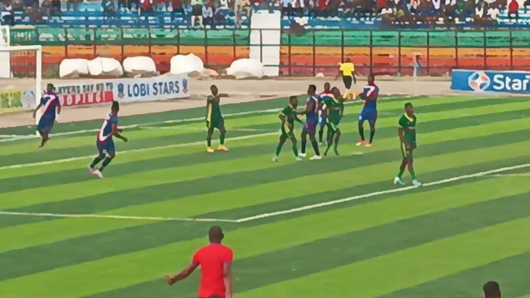 53' Penalty opportunity wasted as Anyawu shot went wide. Lobi Stars 0-0 Insurance #NPFL24