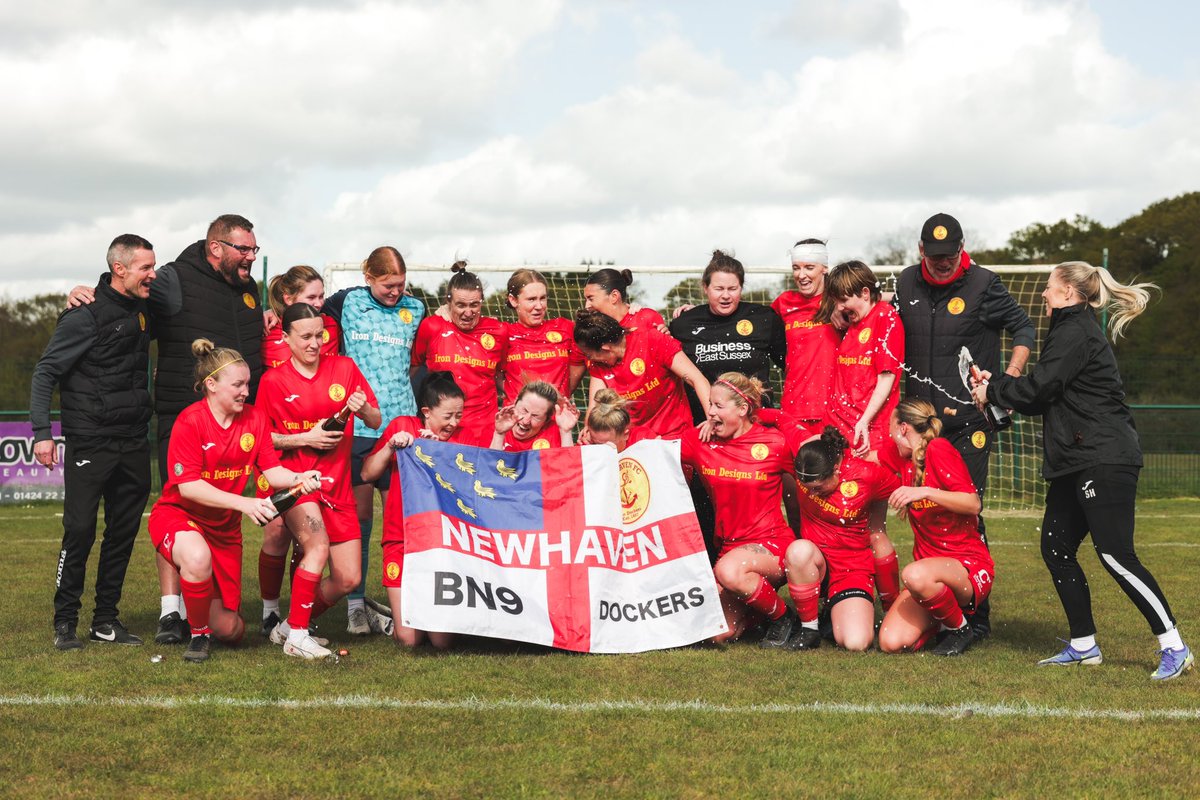 NewhavenLadies's tweet photo. ⚽️🔴🟡🏆 CHAMPIONS!!

#COYD 

📸Rqu_photography https://t.co/38KMlsSecf