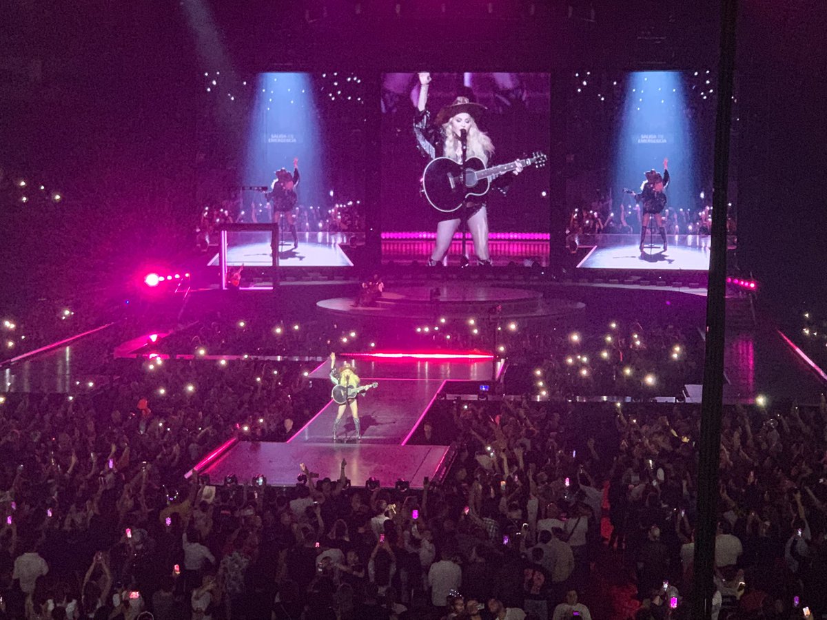 Azalia7227's tweet photo. Que GRAN concierto POR SIEMPRE LA ÚNICA REINA DEL POP #Madonna 👑 https://t.co/zlymFQobb2