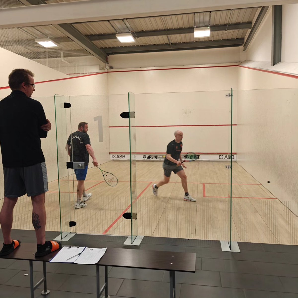 GroveSquashClub's tweet photo. Grove 1 secured the maximum 20 points against Clifton Park. Excellent wins for Dan, Eddie, Richard, Graham and Steve mean that the team have guaranteed they will be playing in Division 1 again next season. 👏🏻👏🏻 https://t.co/FnUzYqcEOZ