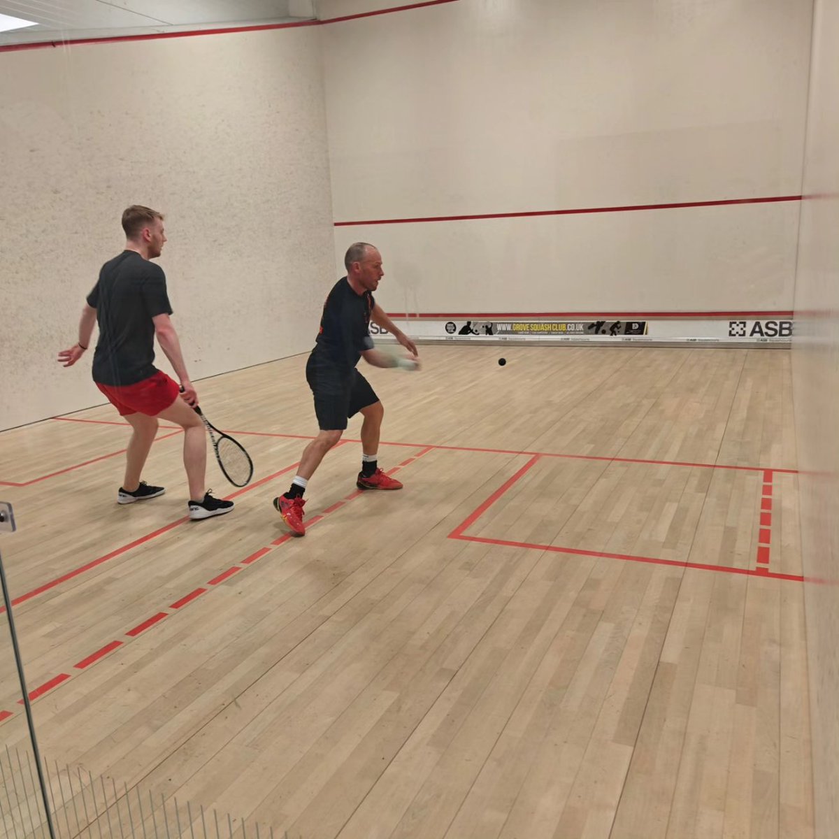 GroveSquashClub's tweet photo. Grove 1 secured the maximum 20 points against Clifton Park. Excellent wins for Dan, Eddie, Richard, Graham and Steve mean that the team have guaranteed they will be playing in Division 1 again next season. 👏🏻👏🏻 https://t.co/FnUzYqcEOZ