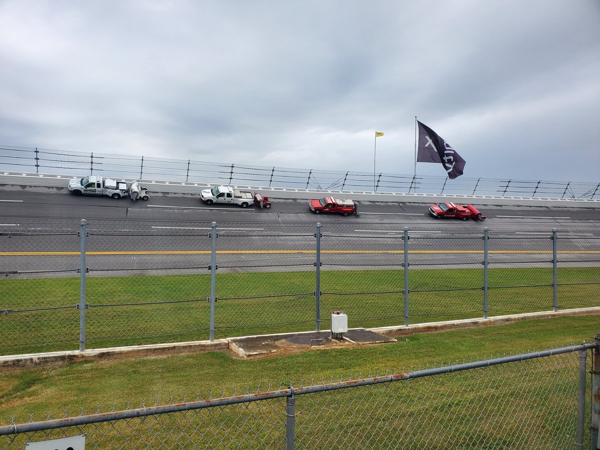 Track will be ready in no time 👍 @TALLADEGA #GEICO500