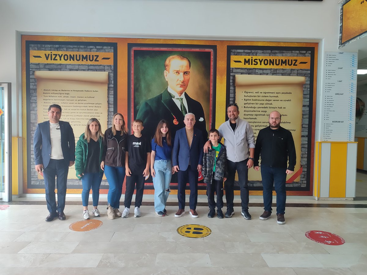Kaymakamımız Sn. Uğur TURAN, Başakşehir Gençlik ve Spor İlçe Müdürlüğü ve Türkiye Satranç Federasyonu Başakşehir İlçe Temsilciliği tarafından organize edilen Ömer Kayhan Anma 3. Geleneksel Satranç Turnuvası'nın Ödül törenine katıldı.

📍İbb Kanuni Sultan Süleyman Ortaokulu