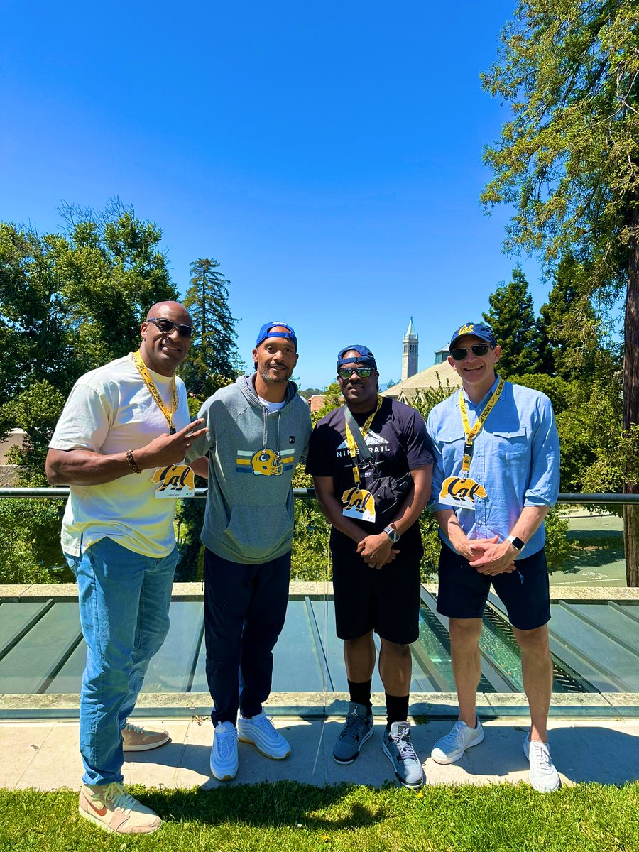 Incredible talent in this photo but we showed our age trying to air drop this pic 😂 It was amazing spending the day with some Legends 🐻 Go Bears #AndreCarter #ChidiIwuoma #NickHarris #ProBears #ClassOf2000