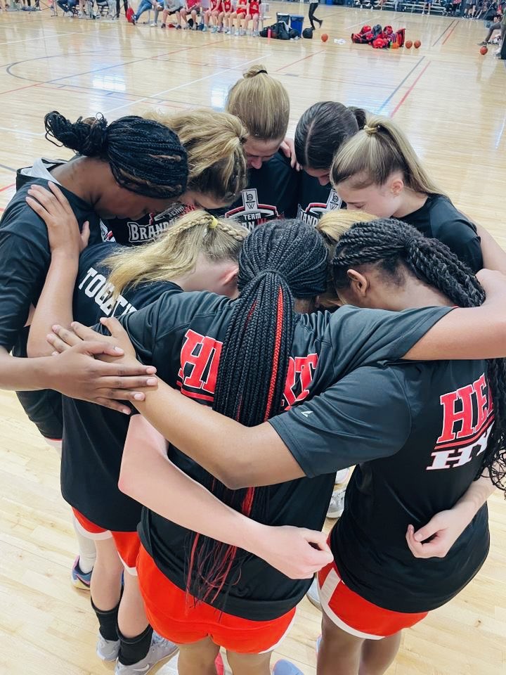 🫶🏾 This Group!! When you trust each other and believe in each other that’s only half the battle. 

Great job to our <a href="/TBWexposure/">Team Brandan Wright</a> 27 Red for going 3-1 this weekend at #TheClash ❤️🖤❤️ #HeartoverHype #DefenseCarries