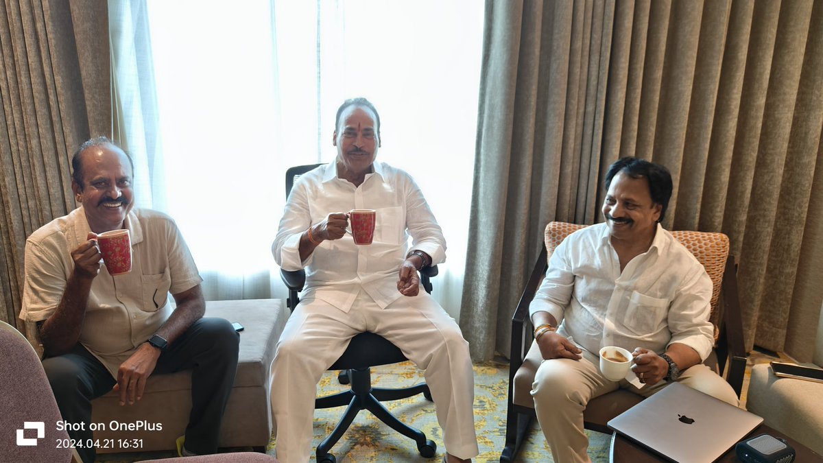 bolisetti_satya's tweet photo. తిరుపతిలో రైటర్, డైరెక్టర్, స్టార్ ప్రొడ్యూసర్ శ్రీ ఏఎం రత్నం గారు జనసైనికుడిలా తిరుపతి ఎంఎల్ఏ అభ్యర్థి శ్రీ ఆరని శ్రీనివాసులు వ��ంట వెళ్ళడం, ఆరణి పురుషోత్తం గారు బెంగళూరు, తమ్మయ్య నాయుడు గారు చెన్నయ్ నుండి వచ్చి @JanaSenaParty కి ప్రచారం చేయడం

2024లో గెలుపు మనదే అన్న ఊపులో కేడర్ https://t.co/5wiegWVtgL
