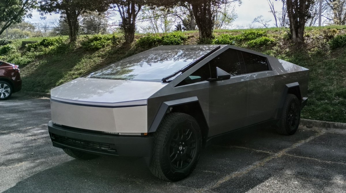 anon_jumper's tweet photo. @elonmusk I used to not care for Tesla mainly because they looked different without the grill and I love my Honda Civic and still do but Elon the truck is a beast and I absolutely love the Plaid. Fast isn't the word. It'll sink you in your seat 😉 props Tesla. https://t.co/qucCfUMLoh