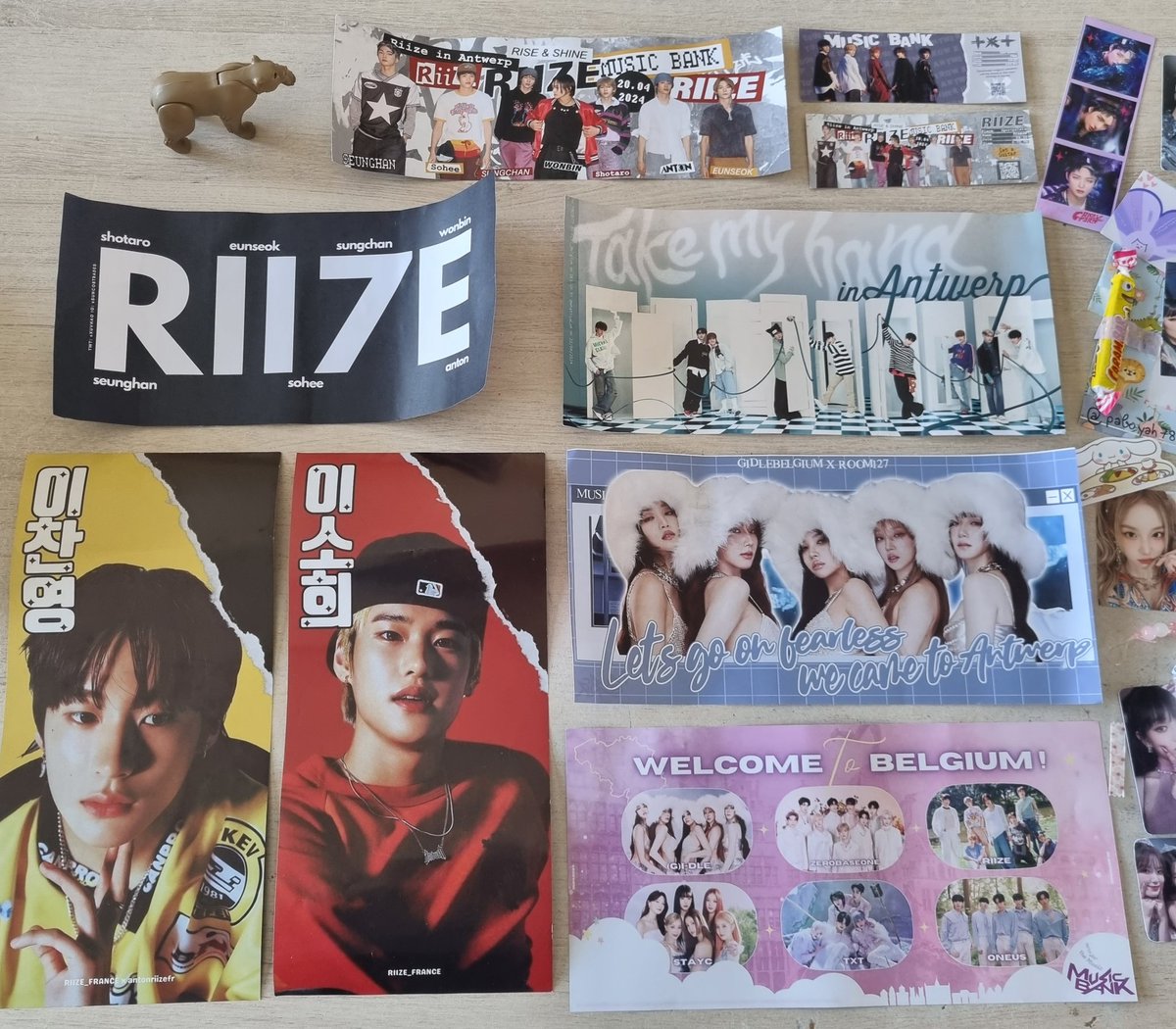 paboyah78's tweet photo. my music bank freebiessss !!! ☆★☆
thank you so much !! yall were so nice ^^

@shiro_minha @Sgn_lorena @VoldemortVicky @90sdreamluv @Kaitrutodesign @spyro_studio @whatisaCam @ZB1_Belgium @0407loverclub @xuvhao @antonriizefr @RIIZE_FRANCE ++ https://t.co/V1JICbF04Q