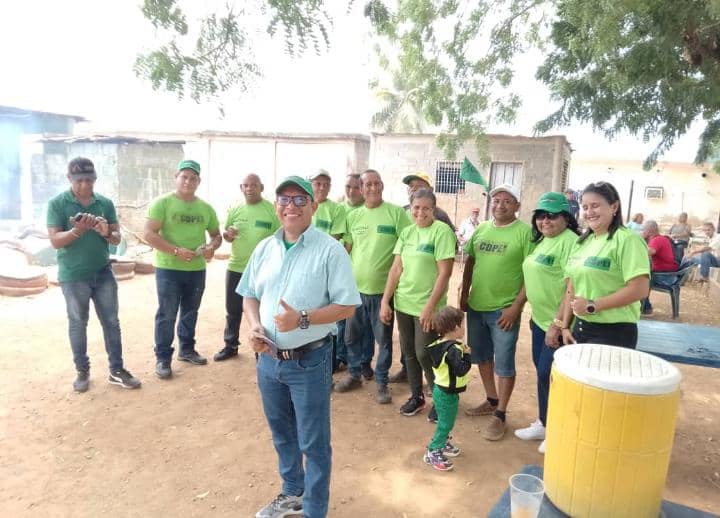LuisG_Lags's tweet photo. Iniciamos la ruta electoral en la parroquia Libertad, llevando un mensaje de esperanza de la Agenda Venezuela Cambia, Gran Reencuentro de la Familia Copeyana #COPEI #Zulia  @Copei_Partido https://t.co/PbgLx7FGEe