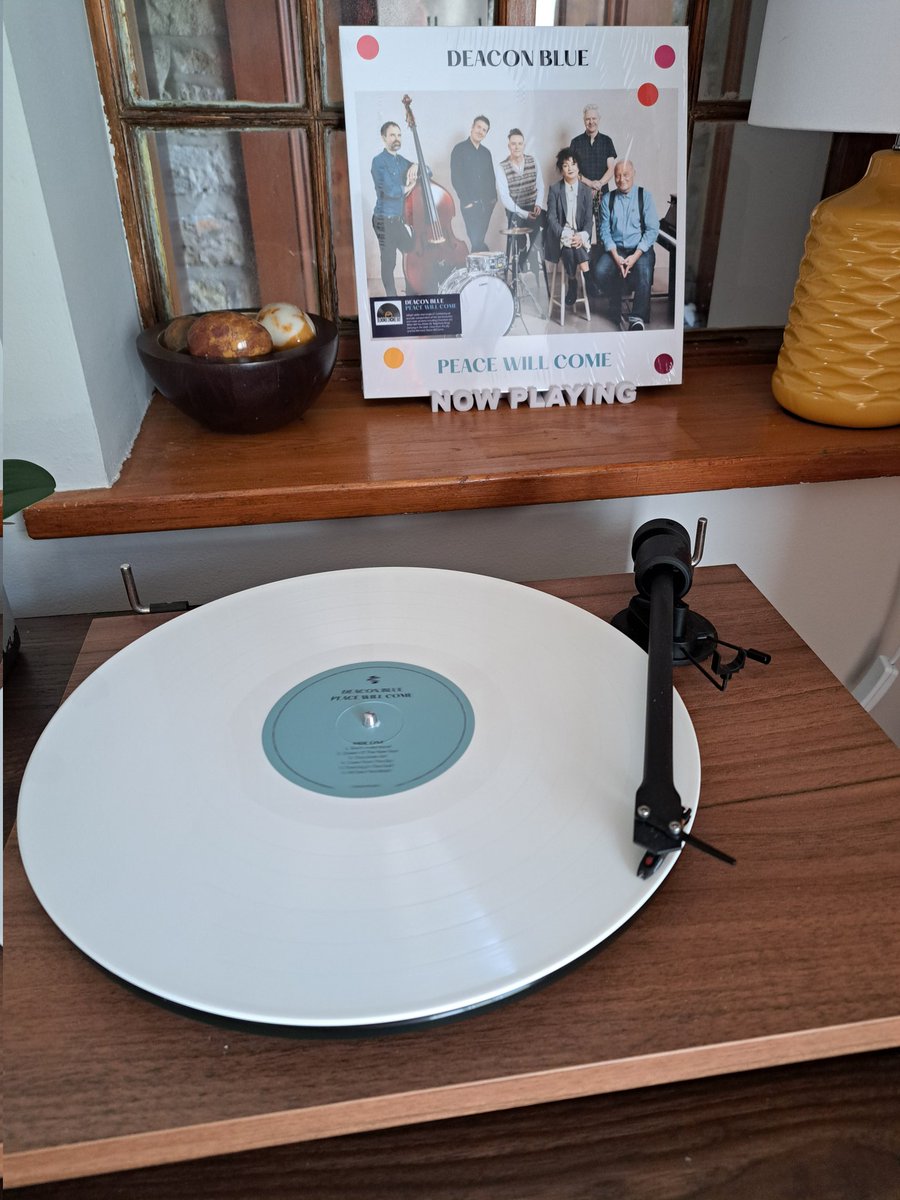 Now @deaconbluemusic white wax @RSDUK pressing courtesy of @Crash_Records My all time favourite track is on here and what version of Chocolate Girl we get on here 🤎