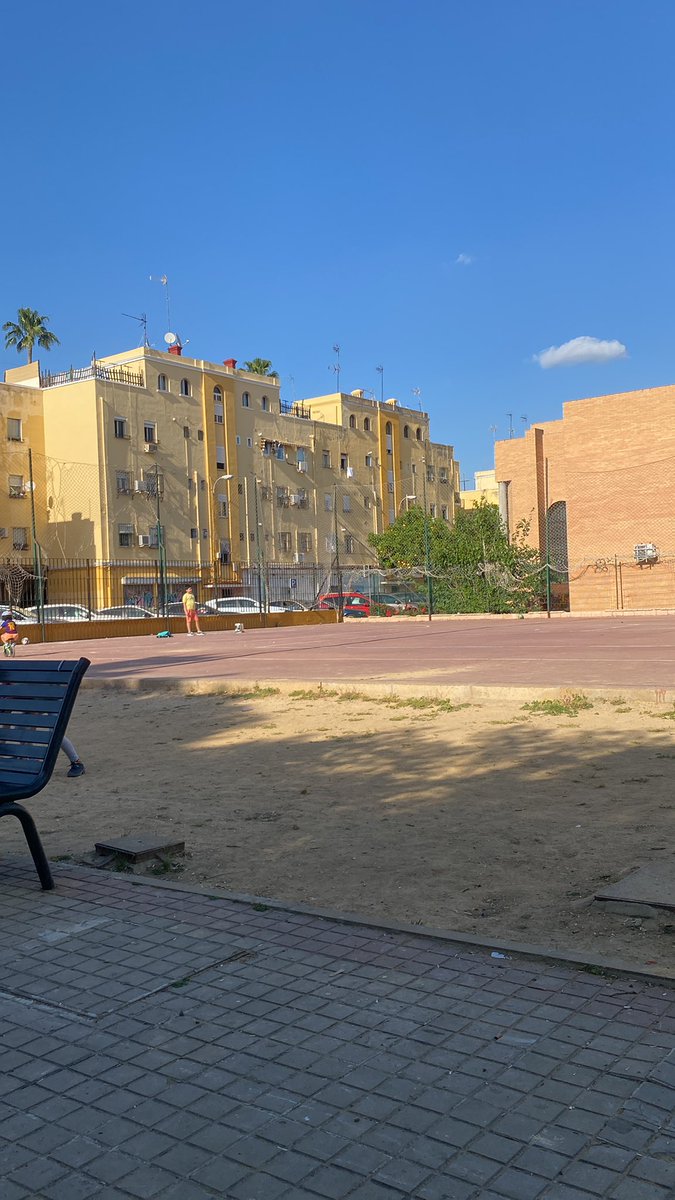 Una pena que quitaran las porterías que había antes. <a href="/Ayto_Sevilla/">Ayuntamiento de Sevilla</a> <a href="/DistritoVecino/">VECINO DISTRITO MACARENA</a>