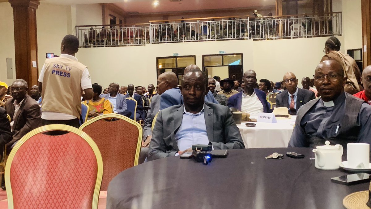 Just in: the Presidential adviser on special duties, a farmer & an entrepreneur Mr. @Odrek_Rwabwogo is the chief guest at the on going #Ekitaramo agribusiness symposium at Igongo Country Hotel and we are glad to host this symposium that attracted farmers, business community etc