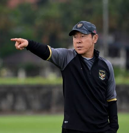 ANAK BOLA MENUNTUT!! PERPANJANG KONTRAK COACH STY! ✊️🇮🇩

Menimbang:
- Push Rank FIFA Indonesia
- Level Permainan Timnas Indonesia Senior &amp; U23
- Skema Permainan Timnas Indonesia
- Kondisi Fisik &amp; Mental Timnas Indonesia
- Terbukti semua hasilnya di Lapangan!!

Memperhatikan:
-