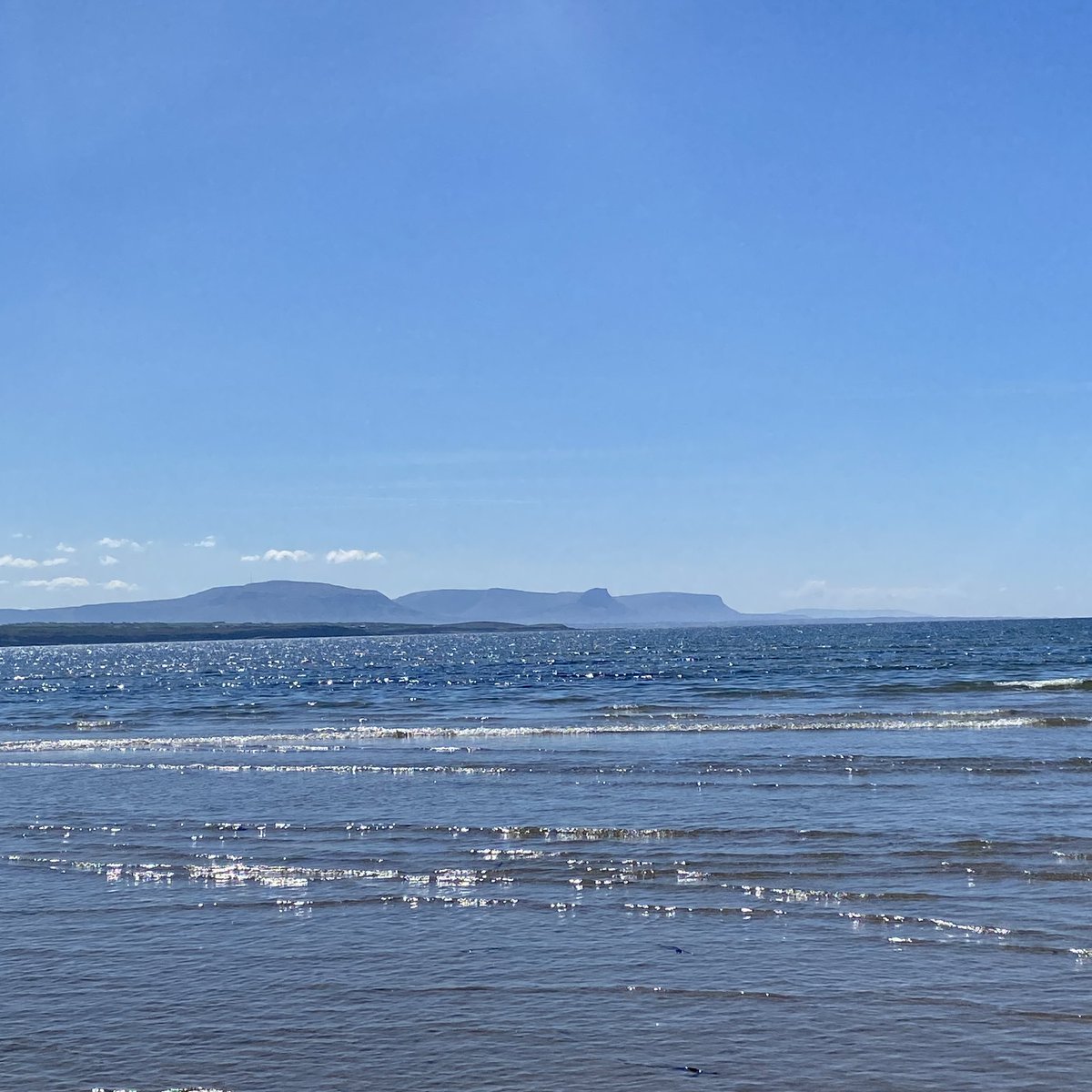 Slow Sundays by the sea 🌊

#hannahats #since1924 #wildatlanticway #waw #donegal #sea #atlantic #visitireland #discoverdonegal #keepdiscovering #springinireland #ireland #rossnowlagh #donegalbeaches