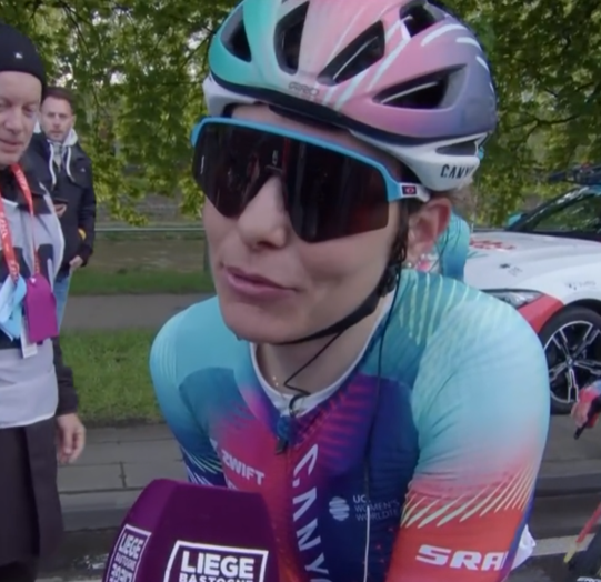 #cyclisme 🚴‍♀️ Liège-Bastogne-Liège 🇧🇪 Elise #Chabbey à l'interview 🎙️ #LBL #velo