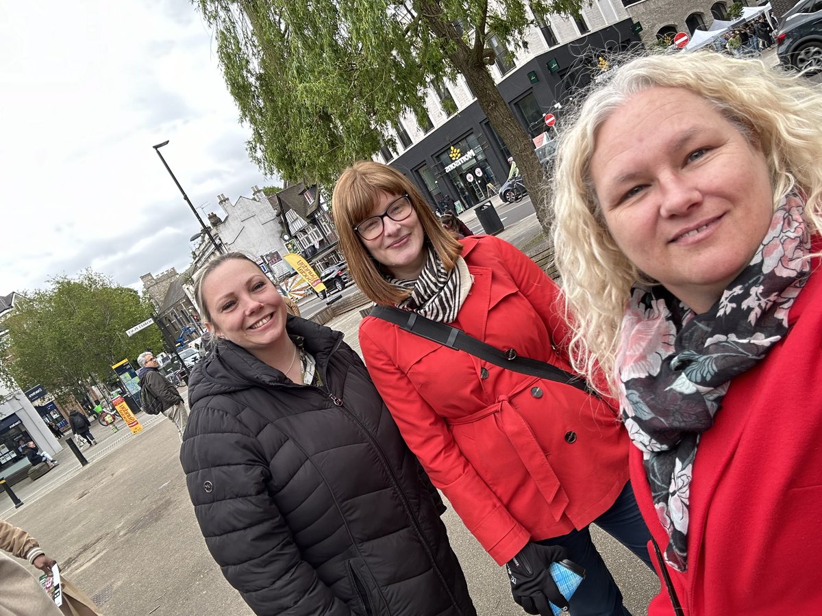 A chilly morning canvassing in Brentford West but a warm response on the #LabourDoorstep for our candidate in the Brentford West by election on 2 May. Positive responses for @SadiqKhan and @MarcelaBenede10 also. @EmmaJaneYates02. @Hinamir1 @katherinedunne @GhazalaButt79…