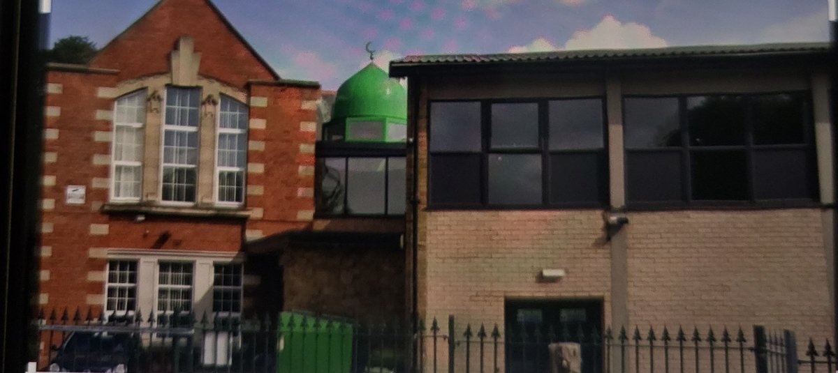 Renewing old acquaintance and making new ones at Weelsby Road Mosque Grimsby.. PC1731DanielFleming @Humberbeat @ACC_TMc @HumbersidePCC @LincolnshireHS @HumbersideFire