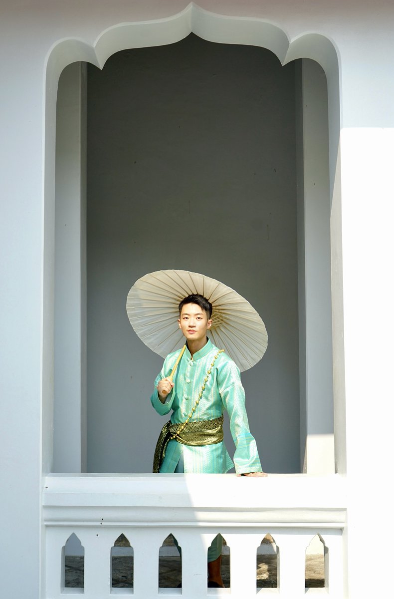 loren_yang_'s tweet photo. 泰國鄭王廟，40幾度穿泰服有夠熱，沒辦法自己慢慢找點拍照了，花錢請當地攝影師趕快拍一拍
拜託告訴我花這個錢是值得的🥹 https://t.co/PvF4omj6KF