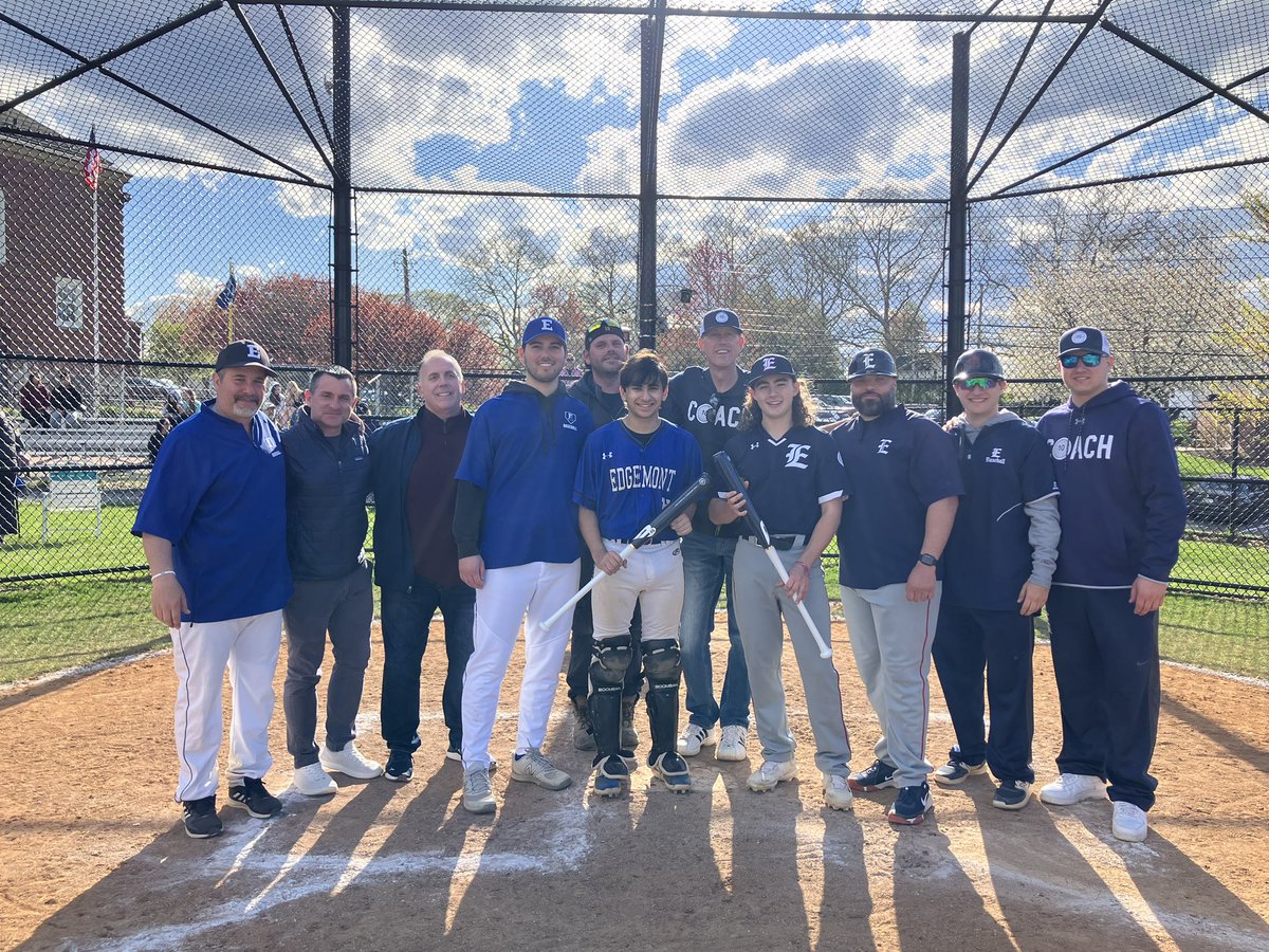 A beautiful day celebrating Coach Cecere. Thank you to the Cecere Foundation, Sports Club, Coach Waters, Coach Gallo & all that attended to make yesterday special! Congrats to the MVPs of each game! @EastchesterBB @EastchesterVSB @ufsdeastchester @KDJmedia1 @puccini_thomas