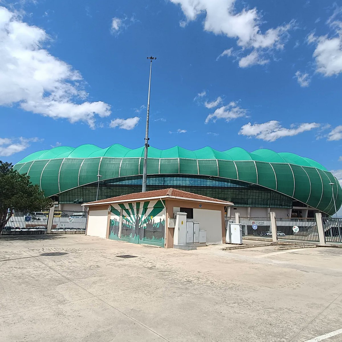 VeryMilos's tweet photo. 📅 Sun 21 Apr 2024
⚽️ Bursaspor - Afjet Afyonspor
🏟 Timsah Arena
🏆 TFF League 2
#groundhopping #football #turkiye #turkey #bursa #timsah #crocodile #stadium #afjet #afyon #relegation #tff #travel #stadiumtour https://t.co/W0OhnAzC92