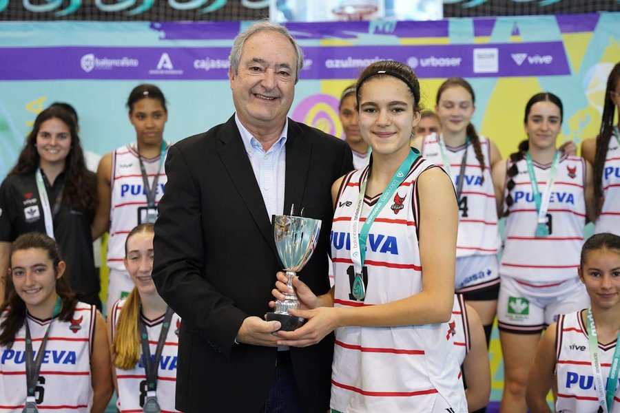 🥹 NO PUDO SER 

🙌 @BaseFCBG compite y muy bien frente a un poderoso @CanteraUnicajaC que se lleva el #CADEBACF2024 (52-78).

👀 Ahora, a pensar en el campeonato de 🇪🇸

❤️🖤 ¡GRAN TEMPORADA, CHICAS!

📸: @FAB_Andaluza