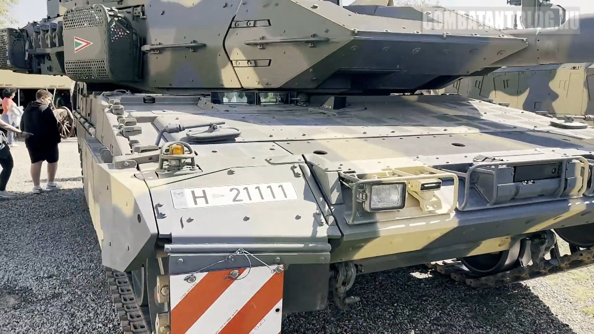 هنغاريا تطلب شراء دبابات +Leopard 2 A7 ومدفعيه PzH 2000 الذاتيه الحركه  GLsA_CXboAE2vFk?format=jpg&name=large