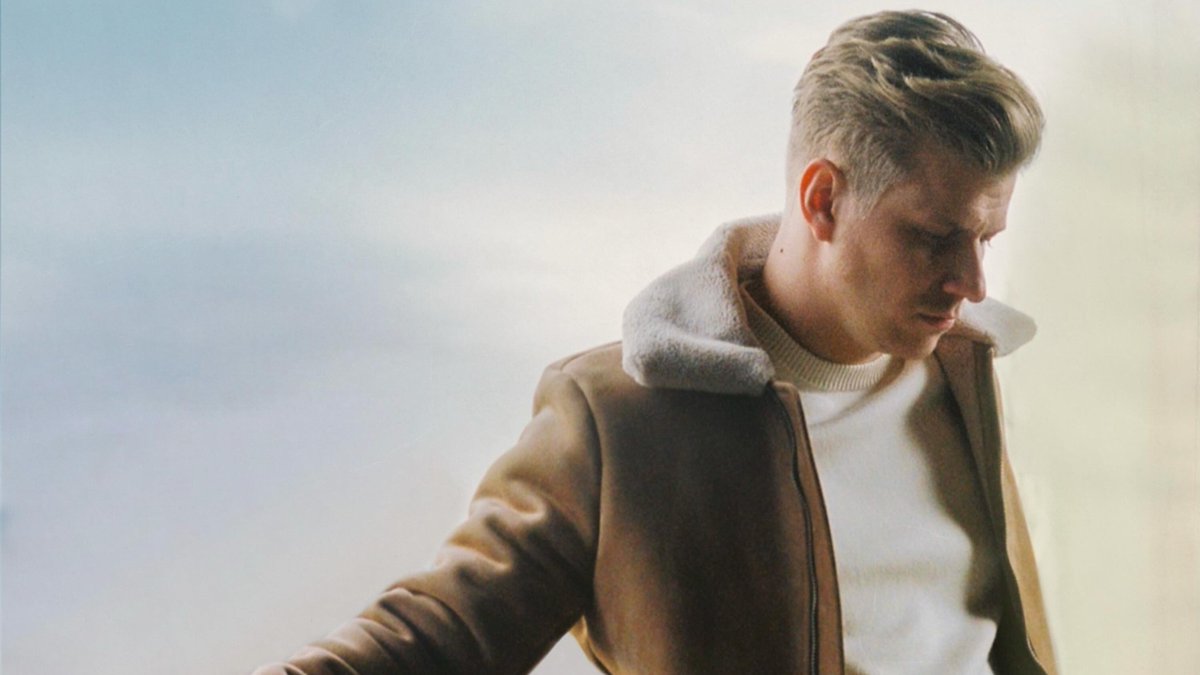 Thorsteinn Einarsson Delivers Powerhouse Pop On Anthemic New Track 'Heat of the Moment' culturefix.co.uk/?p=29425